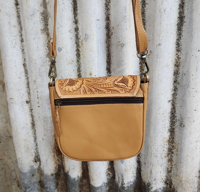 Design Edge Sling Bag - Malaga - Image 2