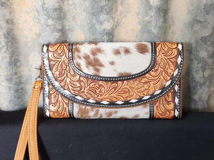 Design Edge Cowhide Trifold Wallet - Mateo - Tan & White