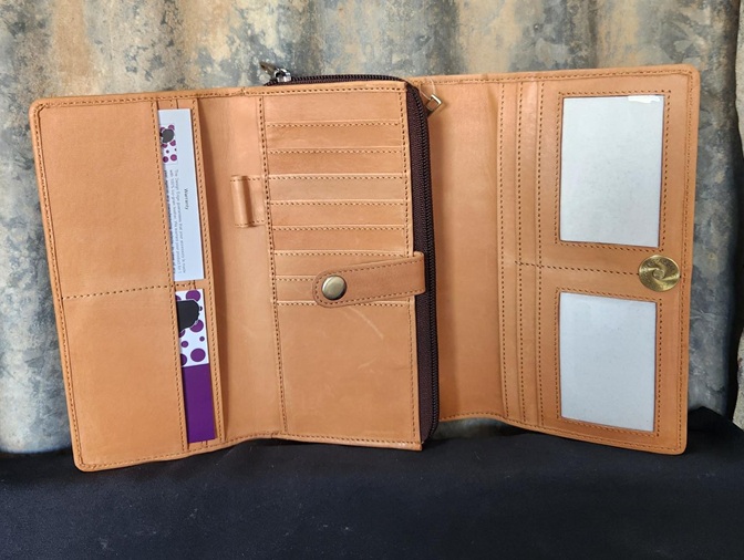 Design Edge Cowhide Wallet - New York - Image 2